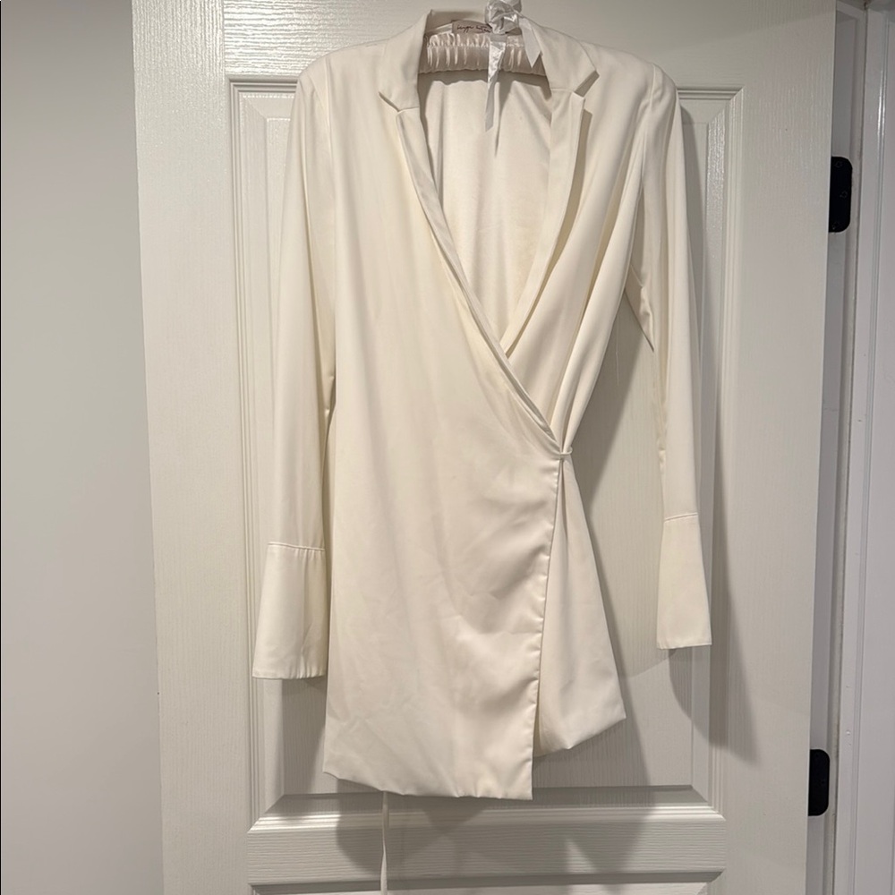 Elegant Cream Long Sleeve Dress
